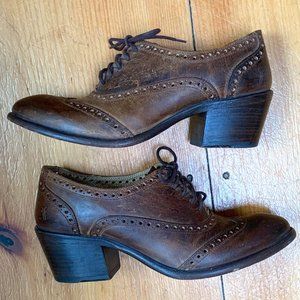 FRYE Maggie Leather Wingtip Perforated Oxford Shoes - womens Size 9.0